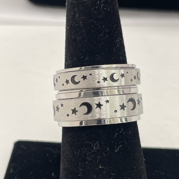 Silver Moon and Stars Ring - Picture 2 of 4